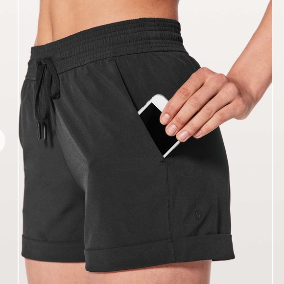 lululemon athletica Pants - Lululemon Spring Break Away Short Sz 2 A86